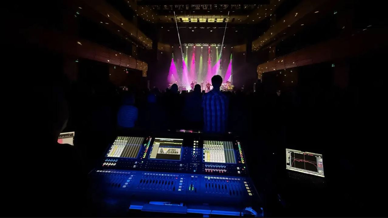 Khu vực điều khiển của kỹ thuật viên âm thanh