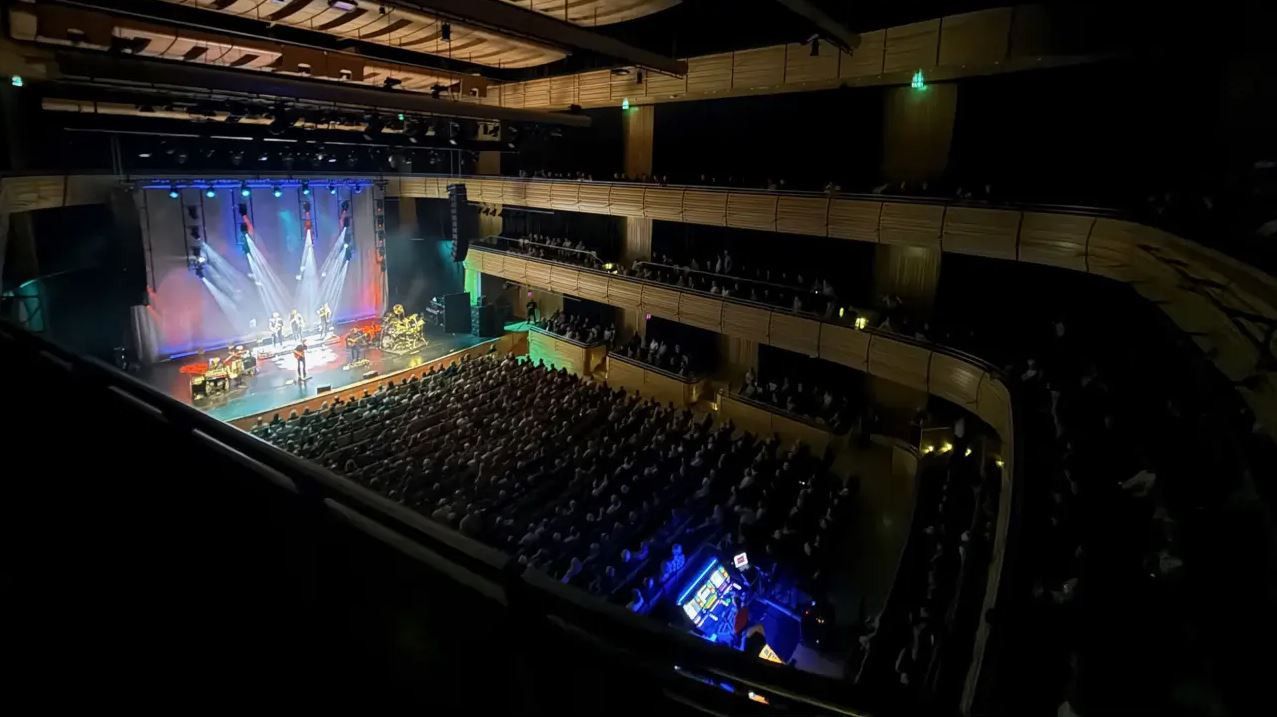 Hệ thống loa Eelectro-Voice X2 sân khấu trình diễn Level 42